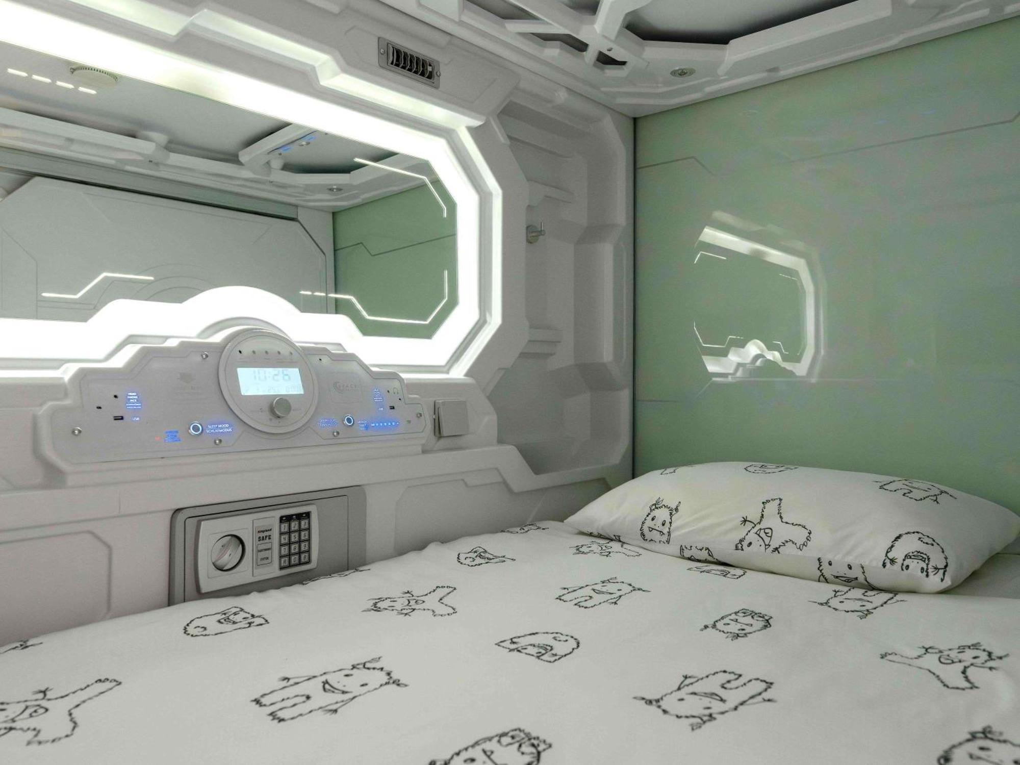 Side Entrance Capsule One Single Bed